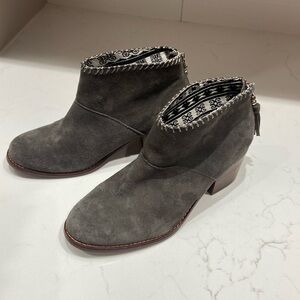 Toms Gray Suede Ankle Booties Heel,Rear Zip Size. 6,5.